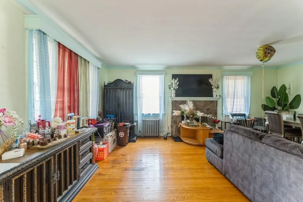 18902 114th Drive Saint Albans NY 11412
