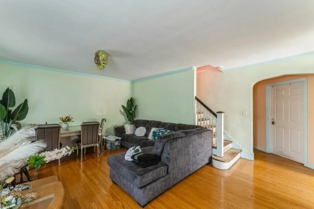 18902 114th Drive Saint Albans NY 11412