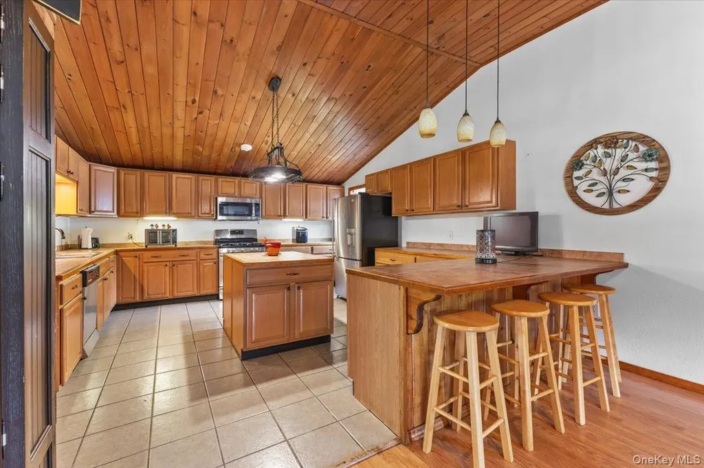 2455 Us-9 Call Listing Agent NY 12870-3207