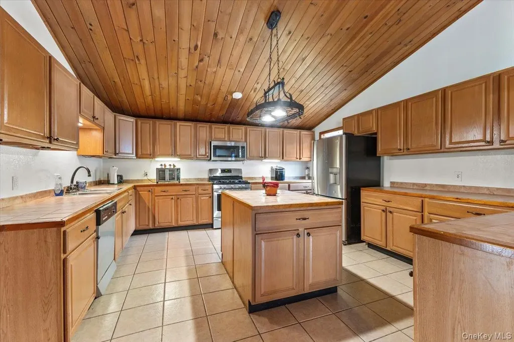 2455 Us-9 Call Listing Agent NY 12870-3207