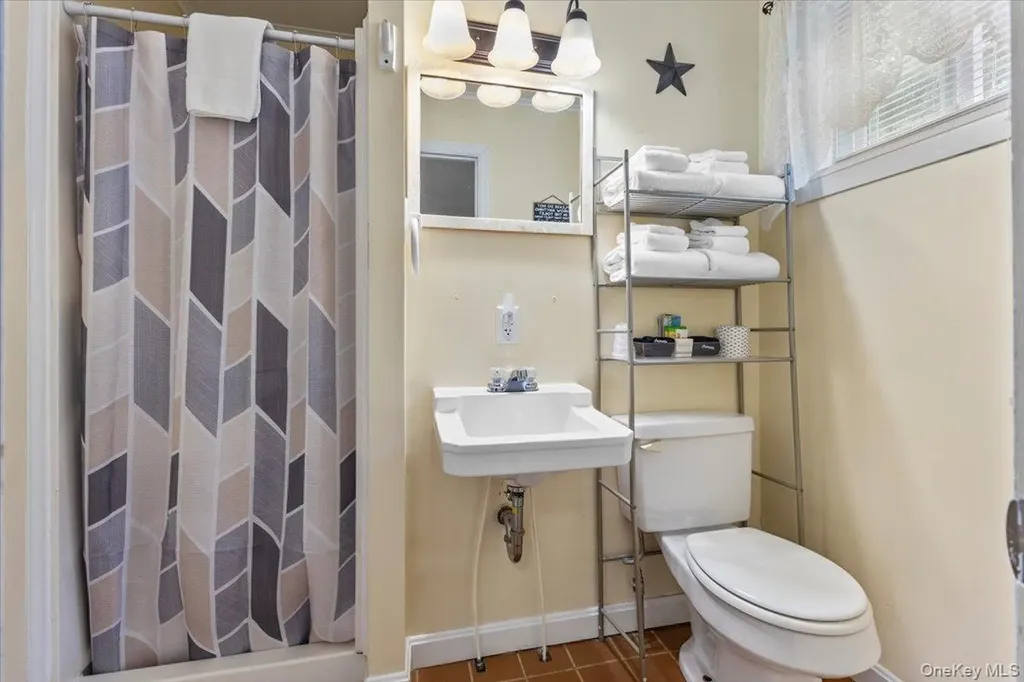 2455 Us-9 Call Listing Agent NY 12870-3207