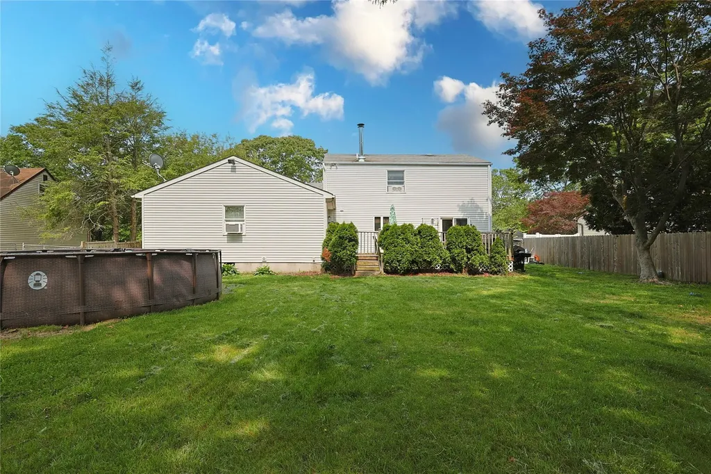 33 Highview Lane Ridge NY 11961