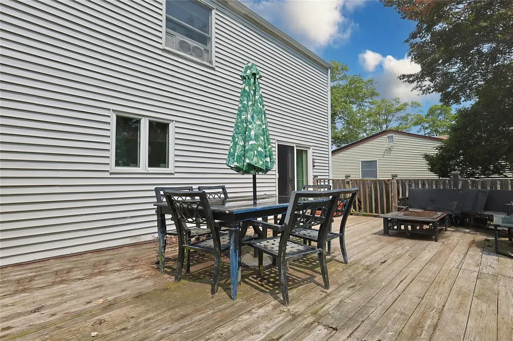 33 Highview Lane Ridge NY 11961