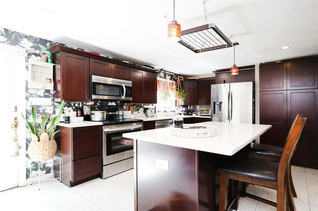 33 Highview Lane Ridge NY 11961