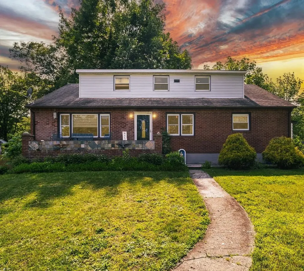18 Gerow Lane Cornwall NY 12553