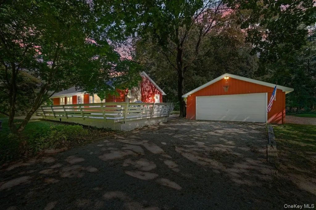 23 Johnson Lane Millbrook NY 12545