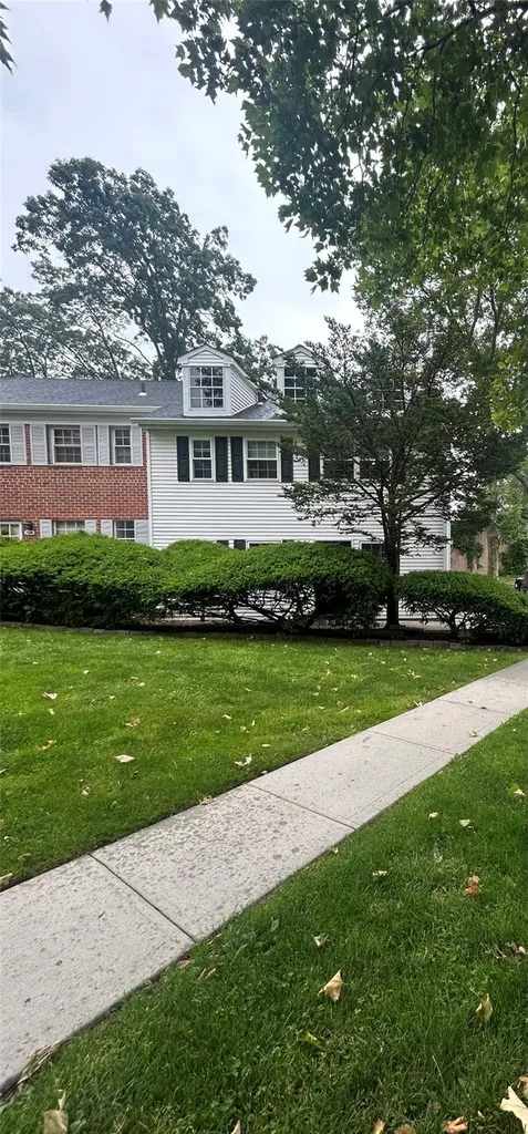 701 Towne House Village Hauppauge NY 11749