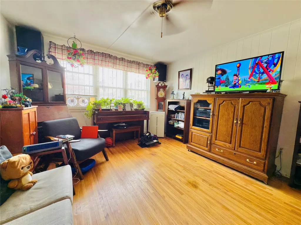 3011 Randall Avenue Bronx NY 10465