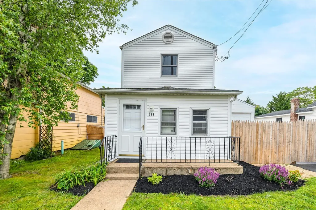 422 President Place West Babylon NY 11704