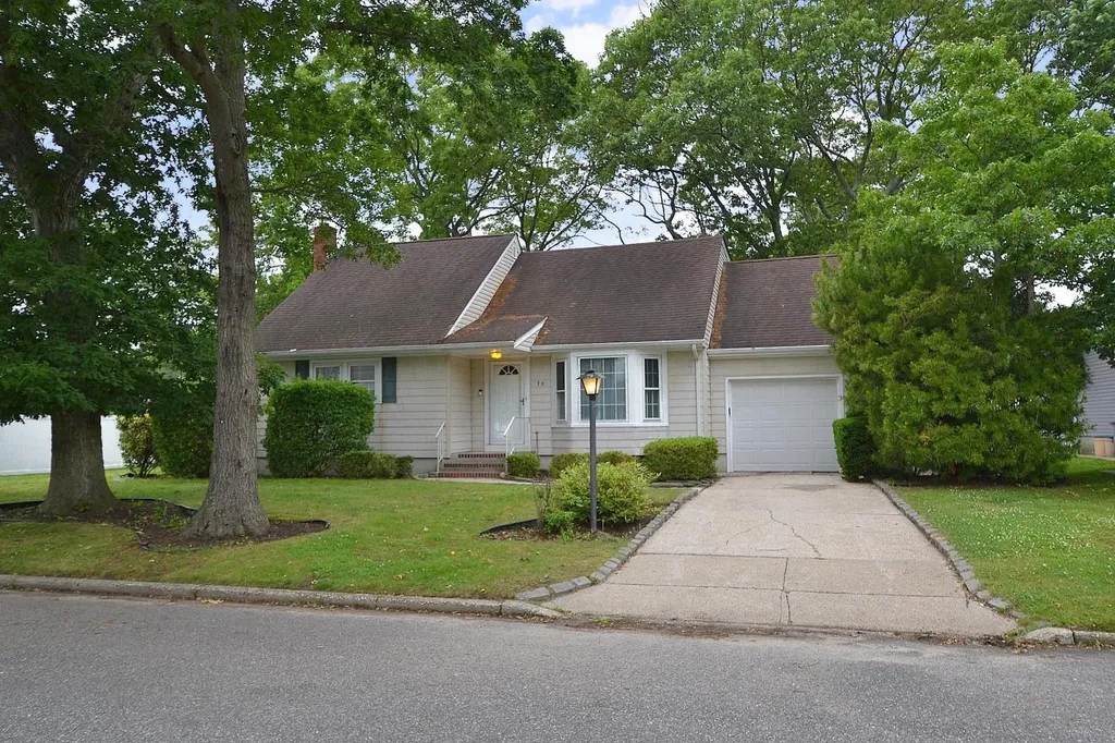 78 Avenue E Holbrook NY 11741