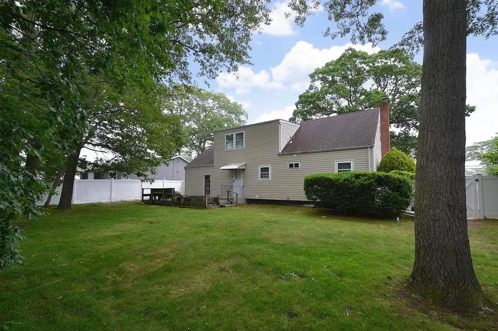 78 Avenue E Holbrook NY 11741