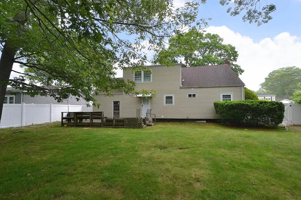 78 Avenue E Holbrook NY 11741