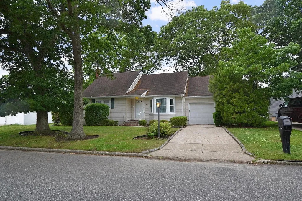 78 Avenue E Holbrook NY 11741