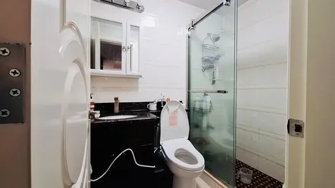 32-37 214 Streets Bayside NY 11361