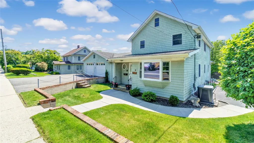 38 Perry Avenue Bayville NY 11709