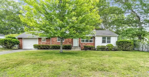 4 Holiday Court Hampton Bays NY 11946
