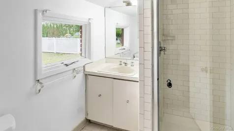 4 Holiday Court Hampton Bays NY 11946