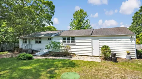4 Holiday Court Hampton Bays NY 11946