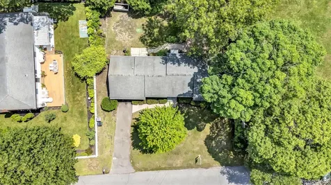 4 Holiday Court Hampton Bays NY 11946