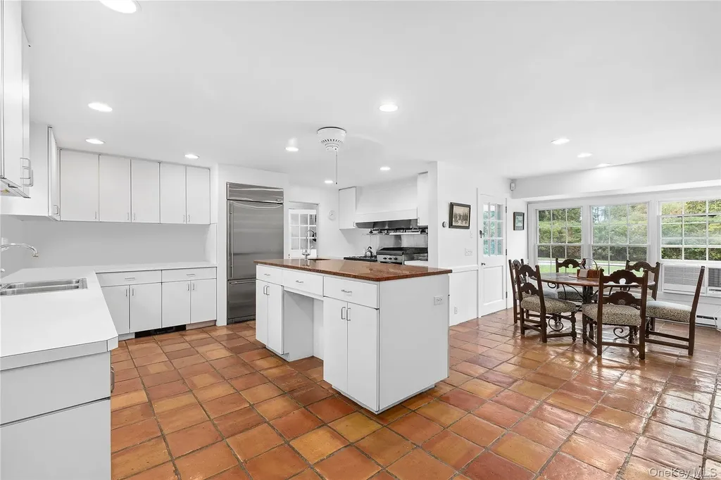 22 Bayfield Lane Westhampton Beach NY 11978