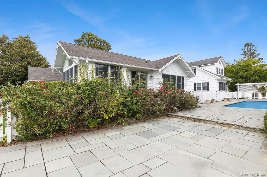 22 Bayfield Lane Westhampton Beach NY 11978