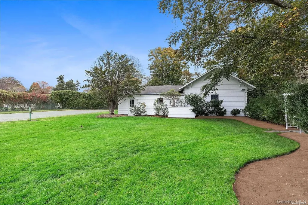 22 Bayfield Lane Westhampton Beach NY 11978