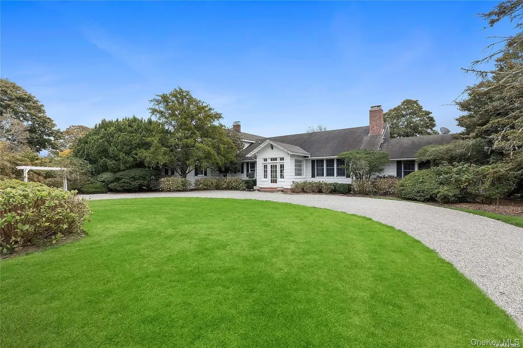 22 Bayfield Lane Westhampton Beach NY 11978