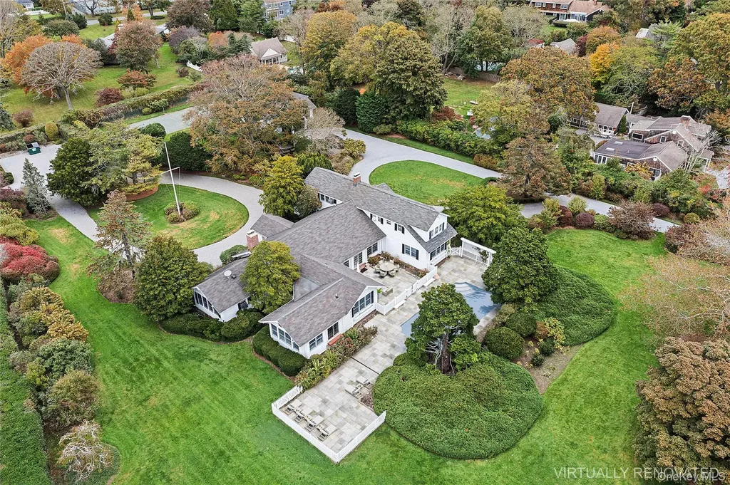 22 Bayfield Lane Westhampton Beach NY 11978