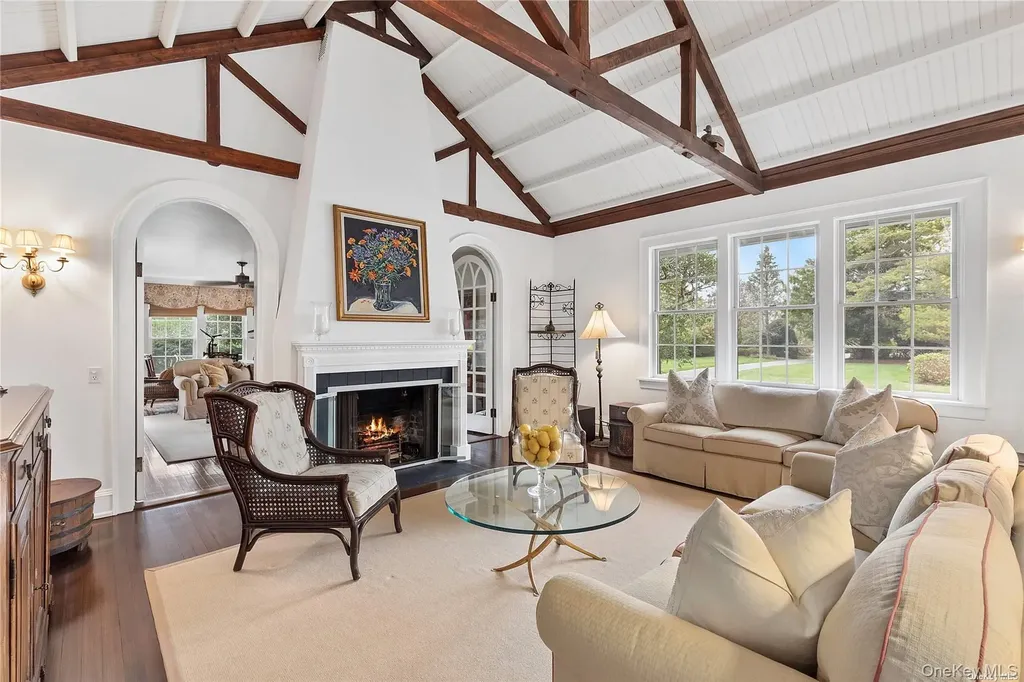 22 Bayfield Lane Westhampton Beach NY 11978
