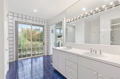 22 Bayfield Lane Westhampton Beach NY 11978