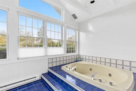 22 Bayfield Lane Westhampton Beach NY 11978