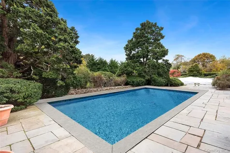 22 Bayfield Lane Westhampton Beach NY 11978