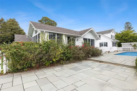 22 Bayfield Lane Westhampton Beach NY 11978