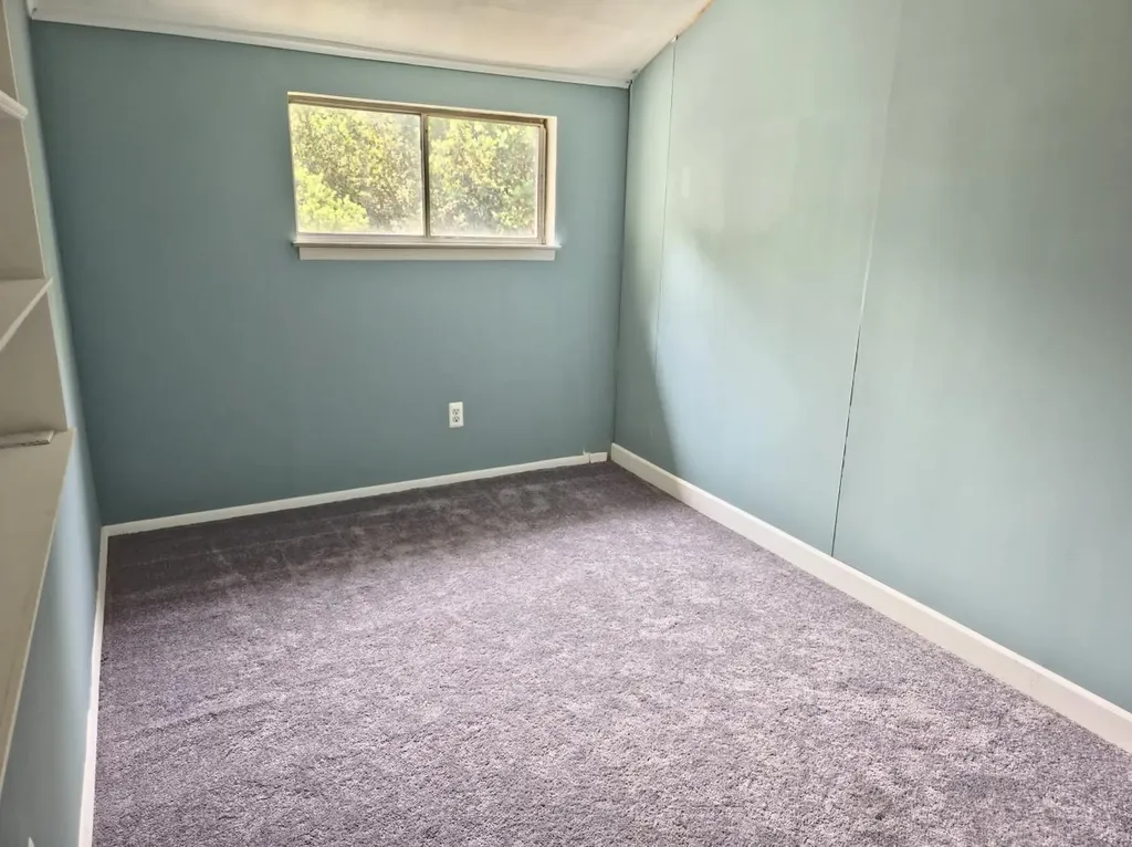 24 E Oakdale Street Bay Shore NY 11706