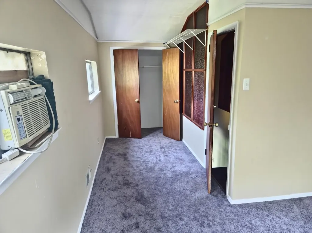 24 E Oakdale Street Bay Shore NY 11706