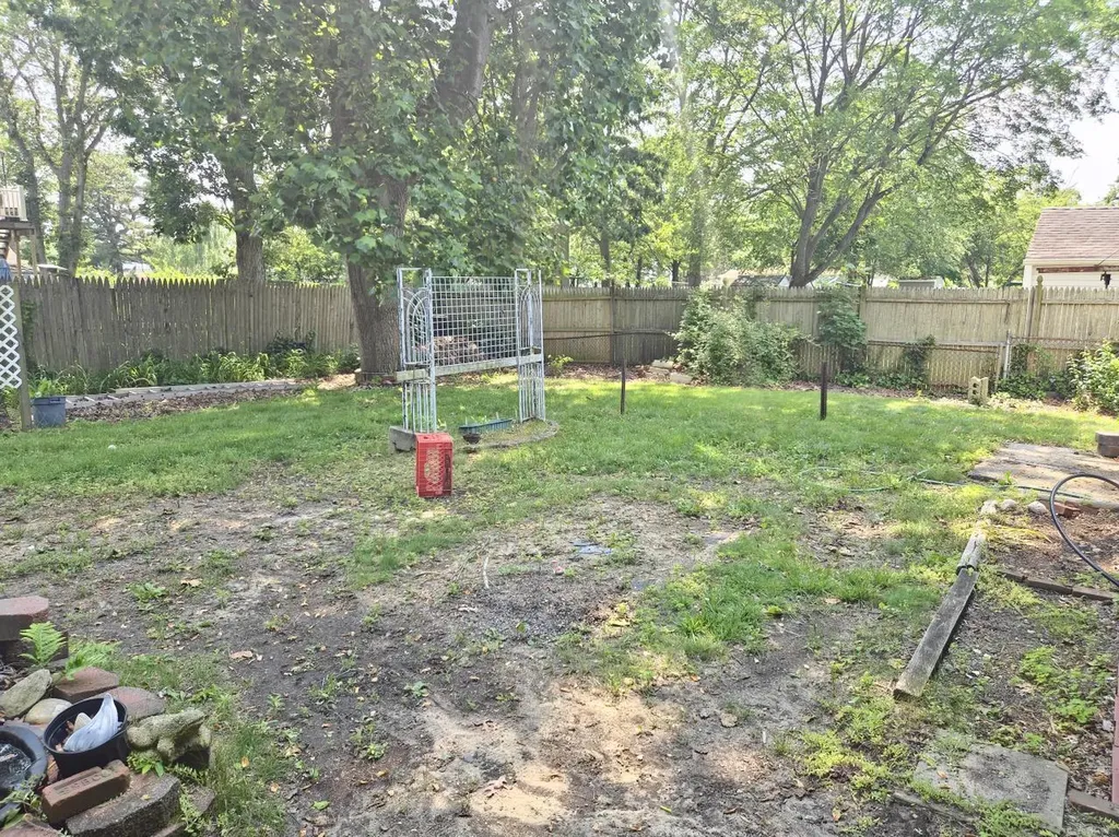 24 E Oakdale Street Bay Shore NY 11706