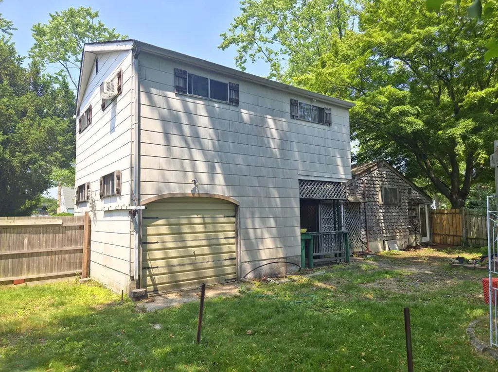 24 E Oakdale Street Bay Shore NY 11706