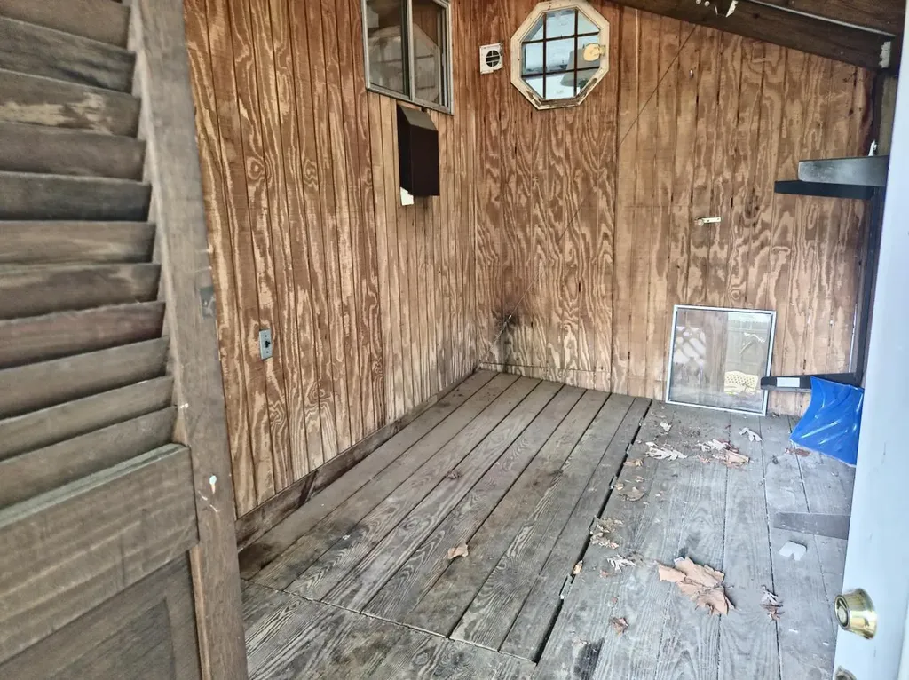 24 E Oakdale Street Bay Shore NY 11706