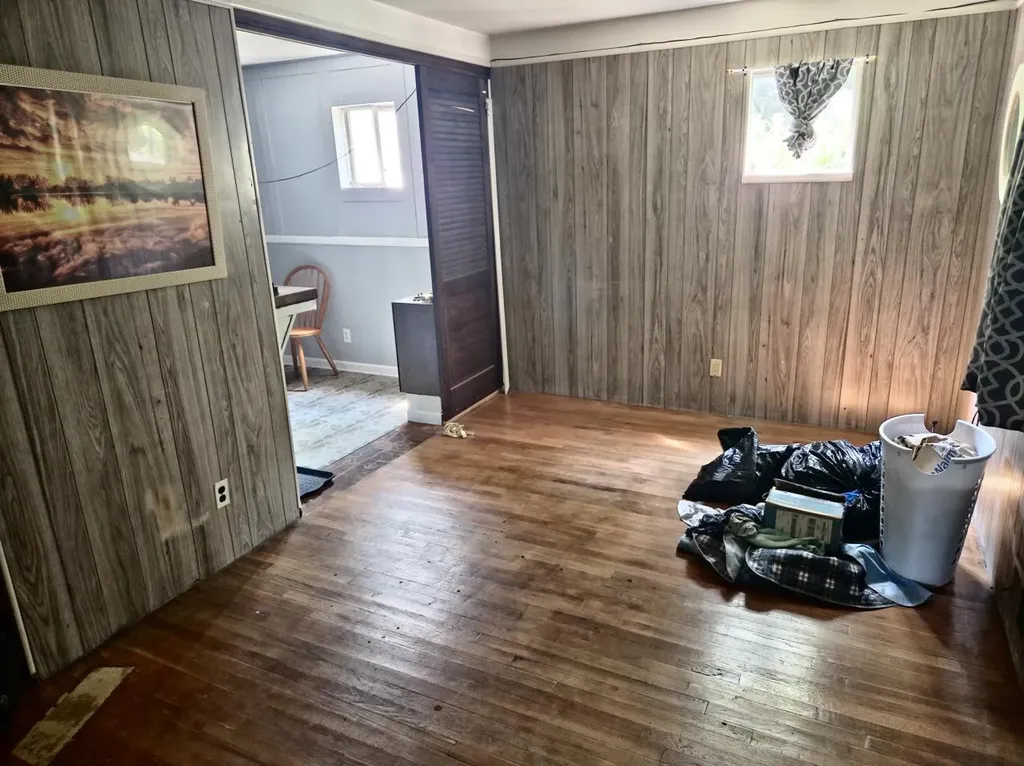 24 E Oakdale Street Bay Shore NY 11706