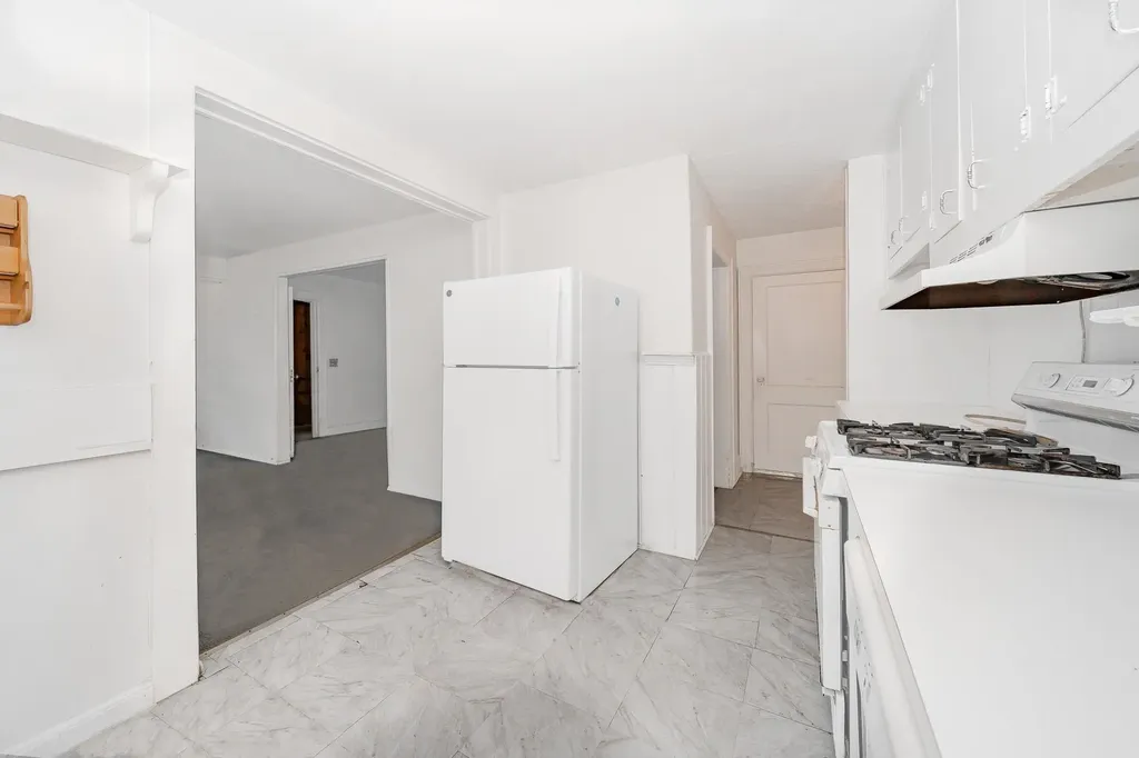 528 Washington Avenue Lindenhurst NY 11757
