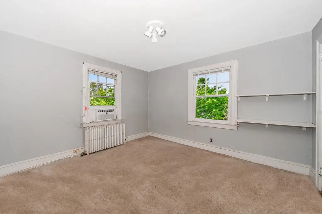 528 Washington Avenue Lindenhurst NY 11757