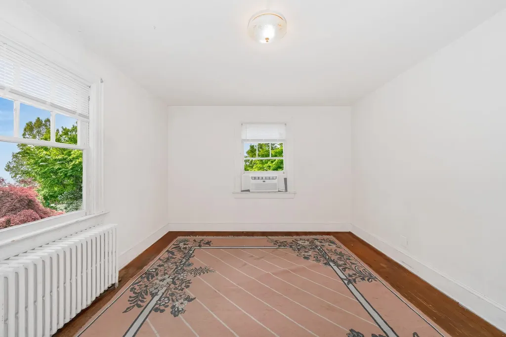 528 Washington Avenue Lindenhurst NY 11757