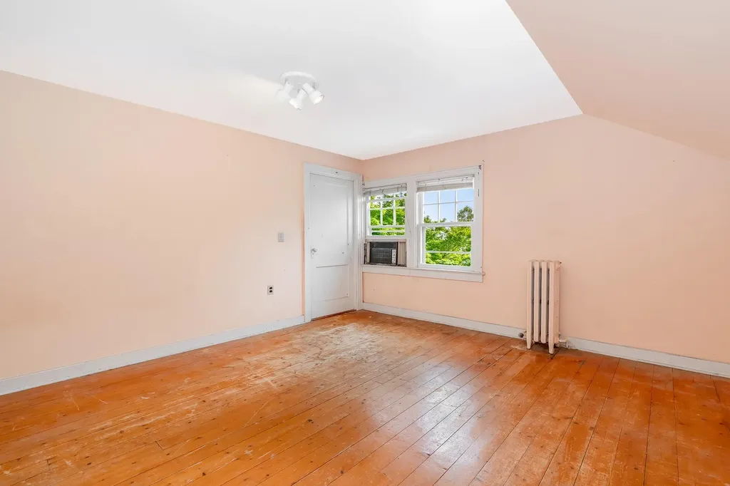 528 Washington Avenue Lindenhurst NY 11757