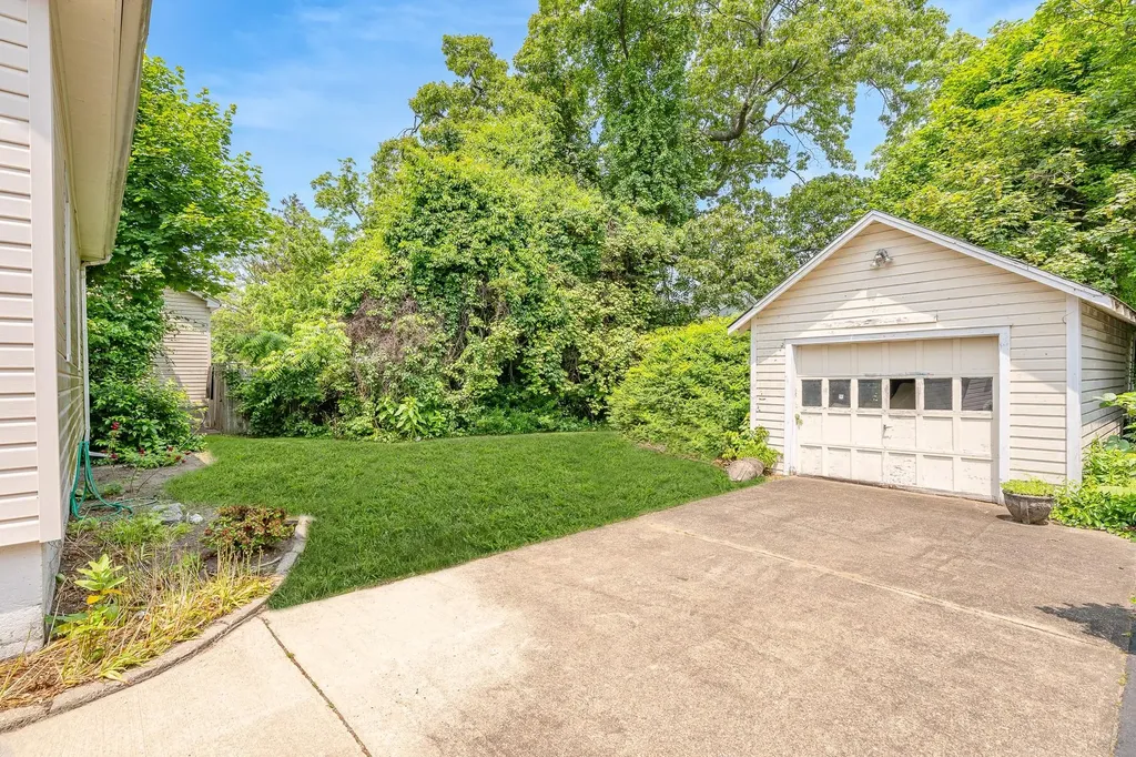 528 Washington Avenue Lindenhurst NY 11757