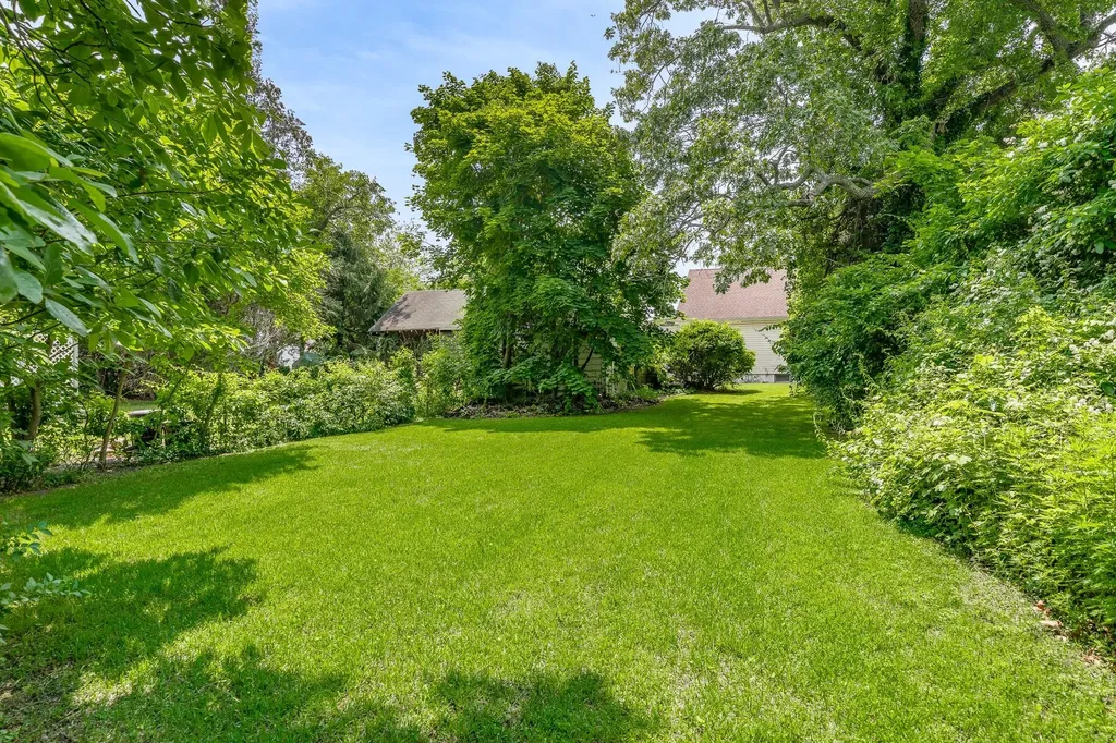 528 Washington Avenue Lindenhurst NY 11757