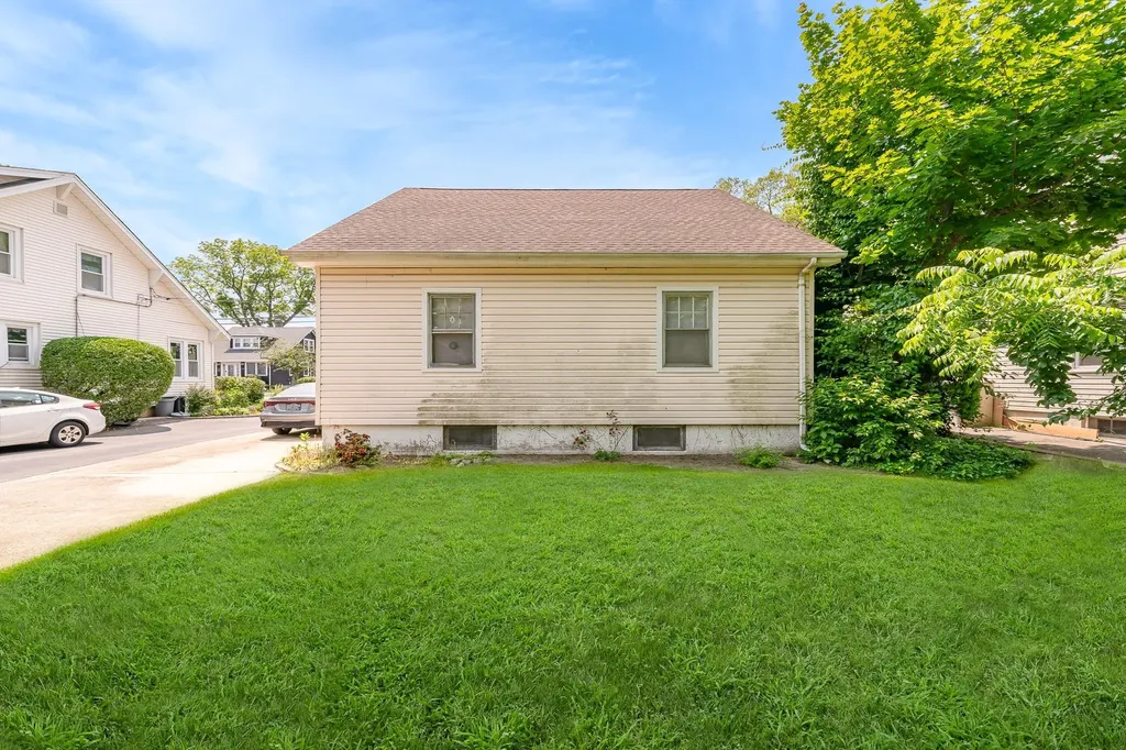 528 Washington Avenue Lindenhurst NY 11757