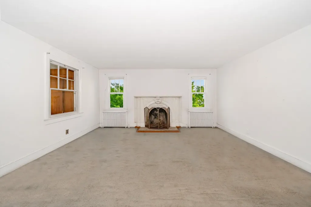 528 Washington Avenue Lindenhurst NY 11757
