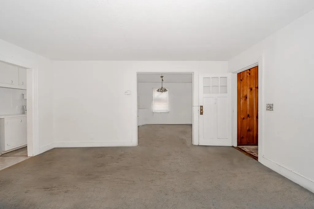 528 Washington Avenue Lindenhurst NY 11757