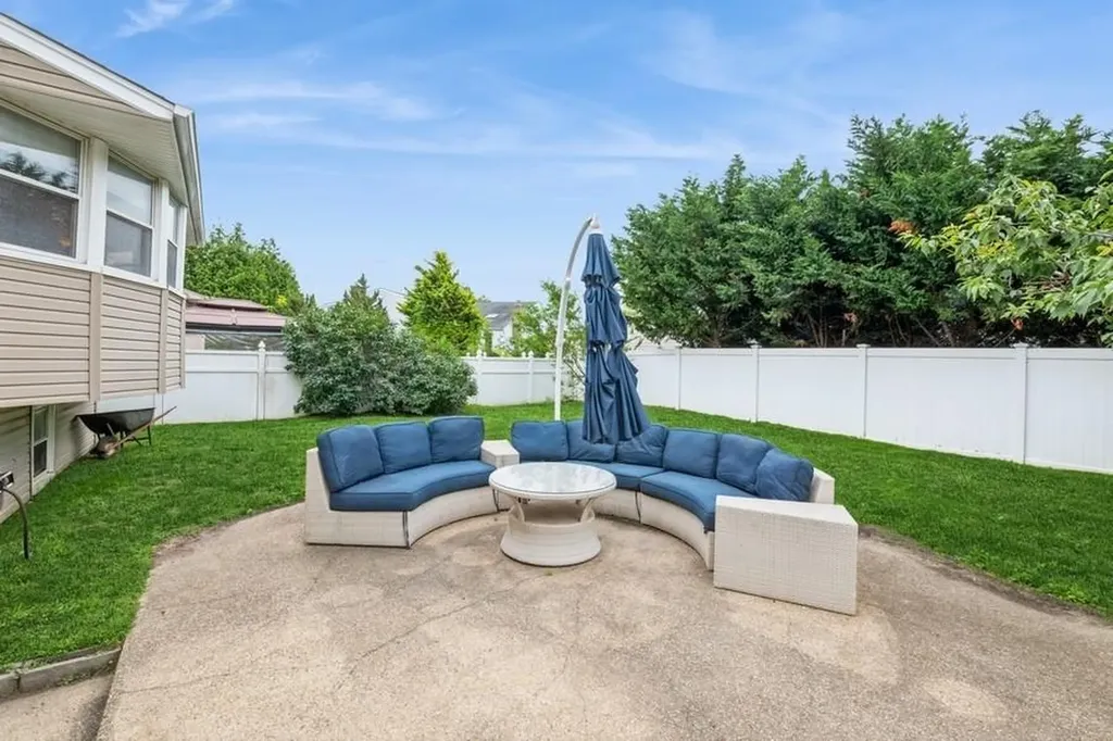 164 Jeffery Lane Oceanside NY 11572