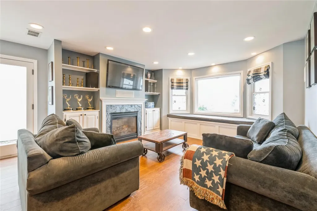 164 Jeffery Lane Oceanside NY 11572